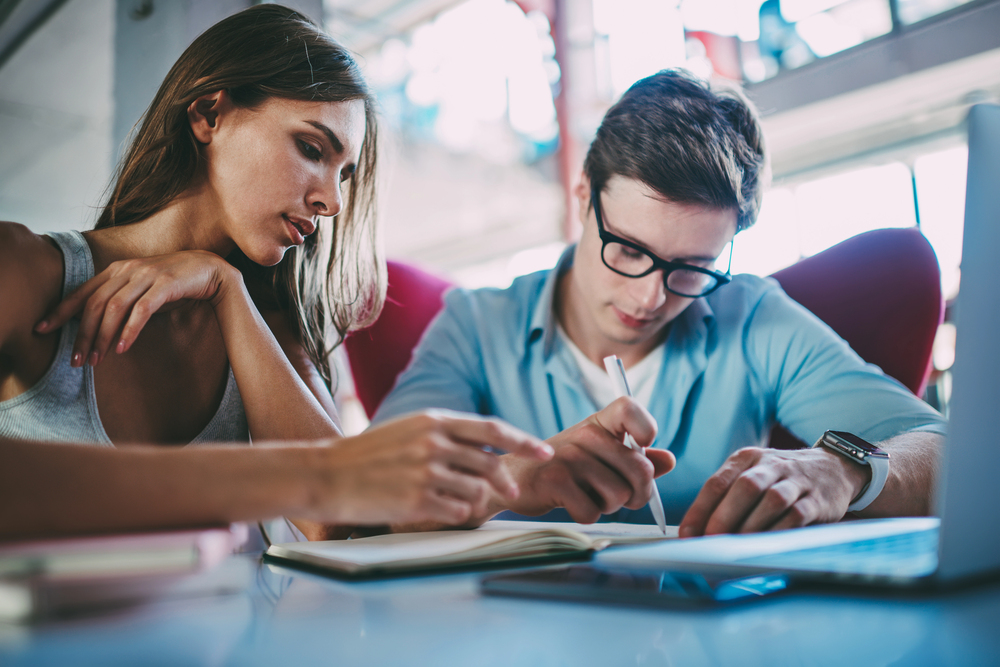 6 Trucchi per Non Impazzire Scrivendo il Tuo Dottorato in Finanza (E Sì, Funzionano Davvero)
